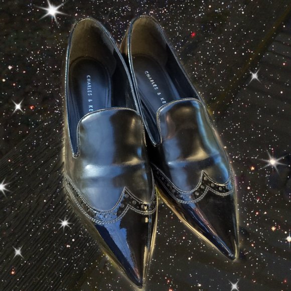 CHARLES&KEITH BLACK FLAT ENAMEL PUMPS - Picture 4 of 5